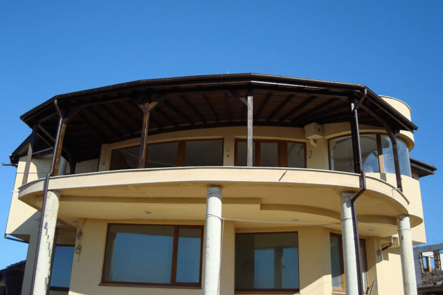 Какво отличава балкон от лоджия